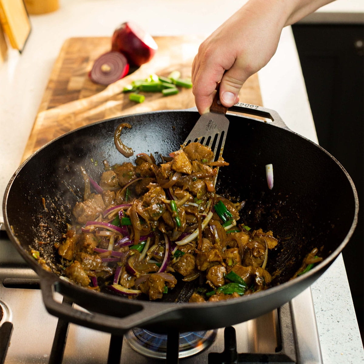 wok żeliwny LODGE P14W3