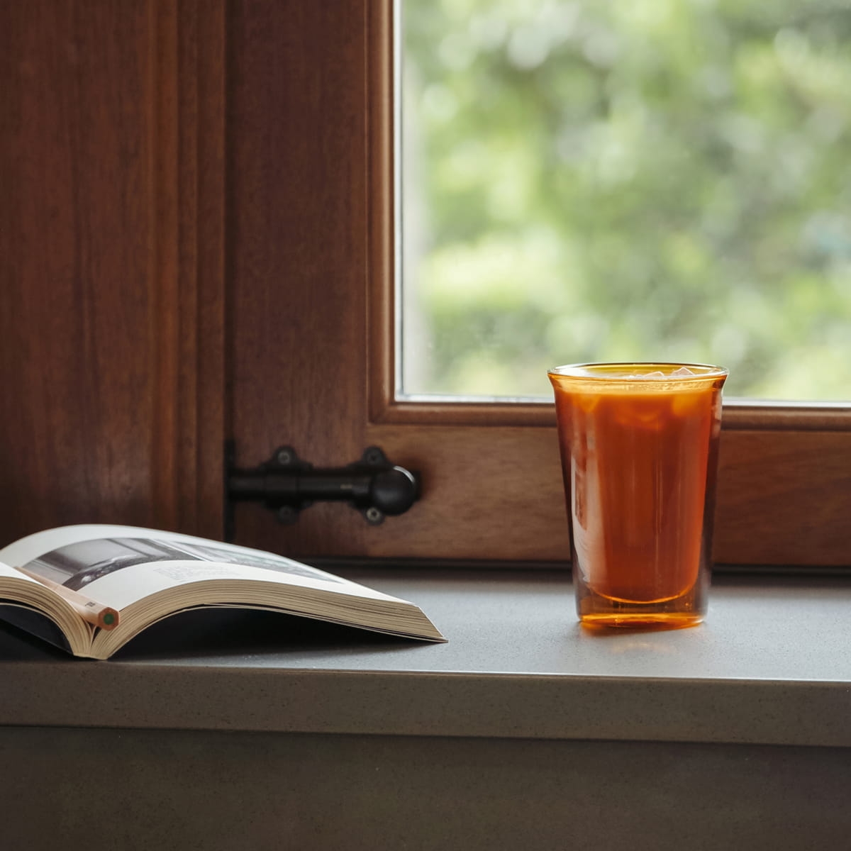 21461 szklanka z podwójnymi ściankami cast amber 290 ml kinto