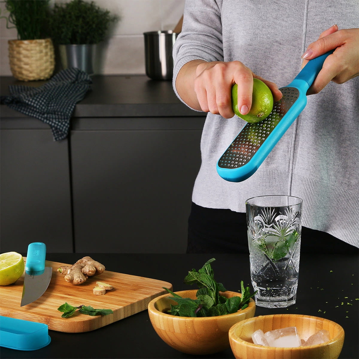 Tarka zester z pojemnikiem do cytrusów Zest + Collect Trebonn