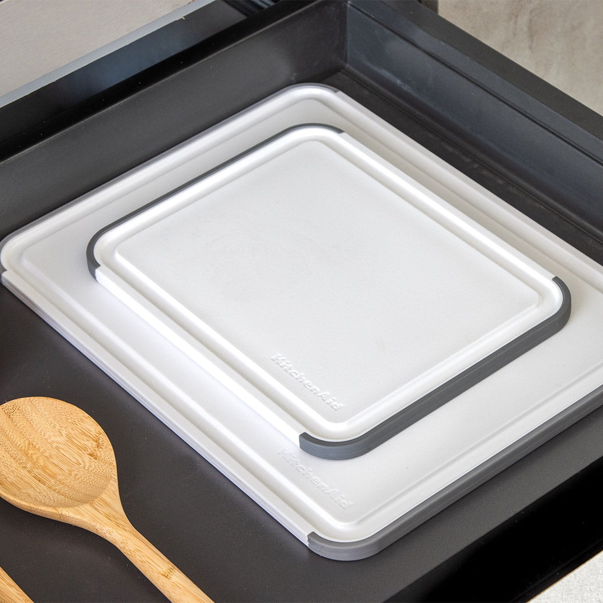 Deska kuchenna z tworzywa z rowkiem na płyny KEG701NOSMGA w bakeshop.pl