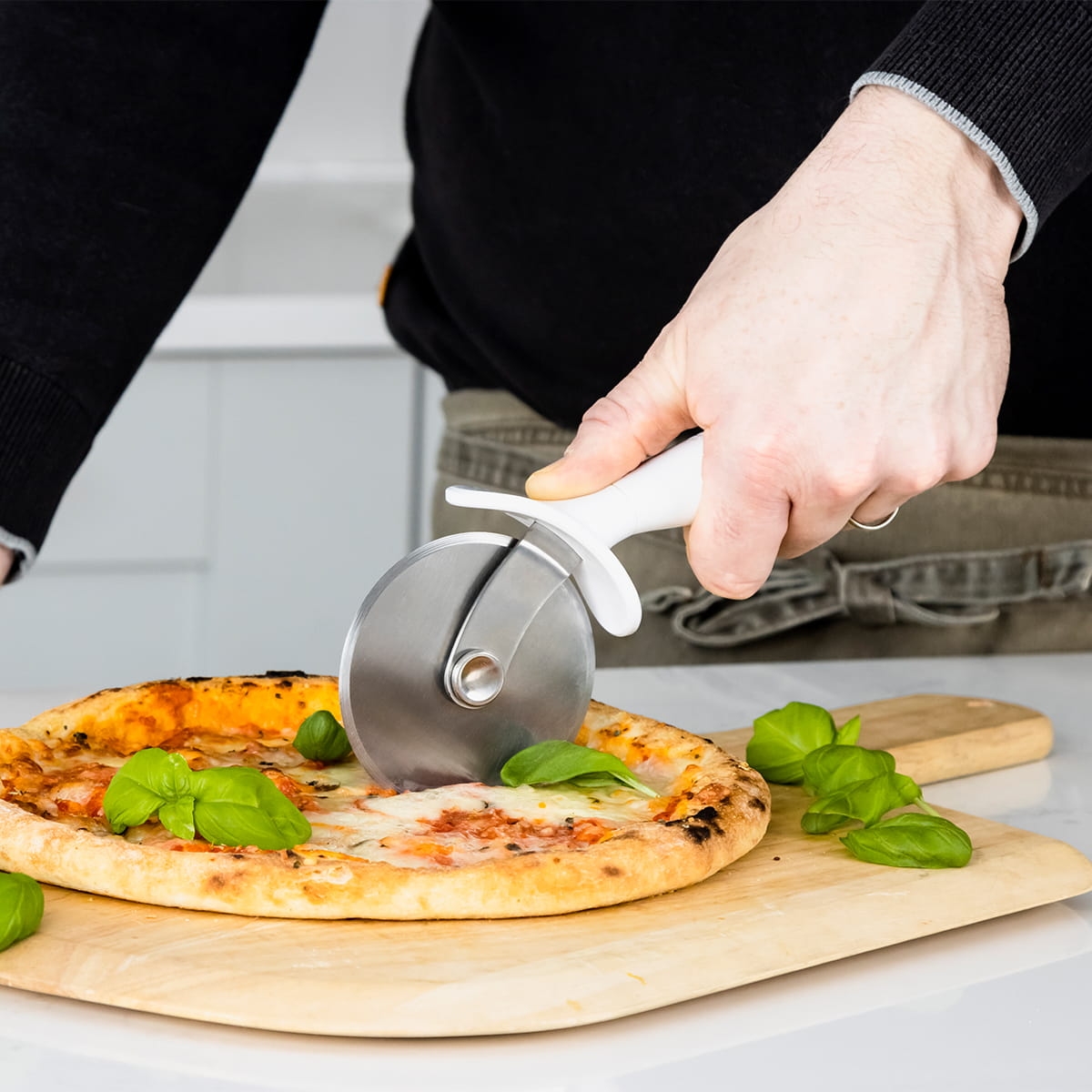 Ostry nóż do cięcia pizzy  KCG113OHWHE w bakeshop.pl