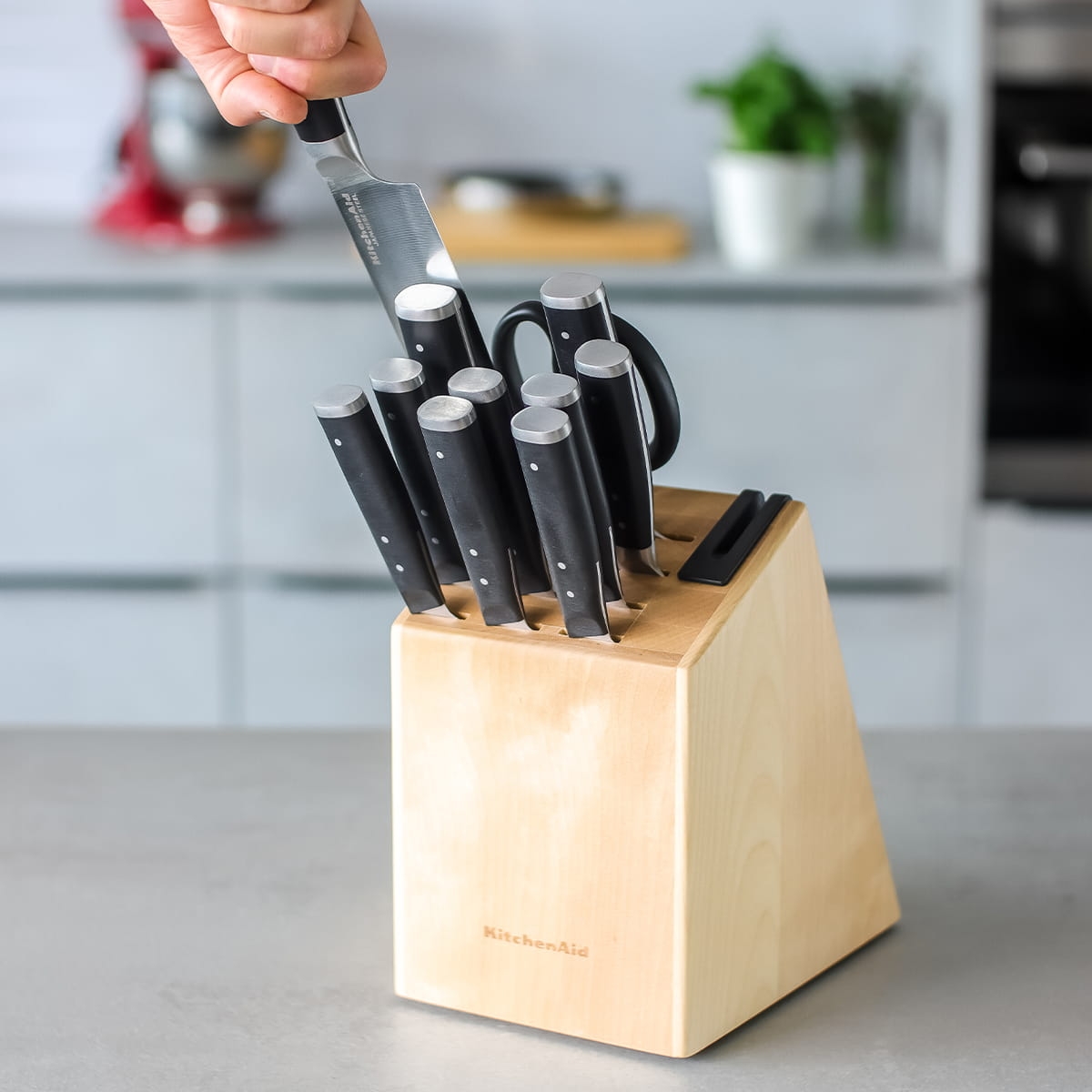 KitchenAid blok z 10 nożami, nożyczkami i ostrzałką KAG12STSNBXOBQ 5057982000745