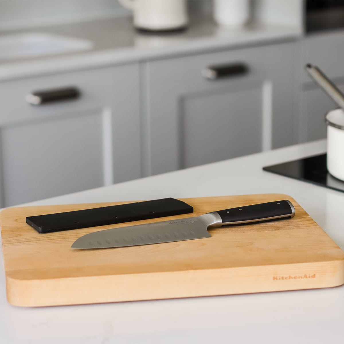 KitchenAid ostry noż santoku 18 cm z pokrowcem 5057982000585