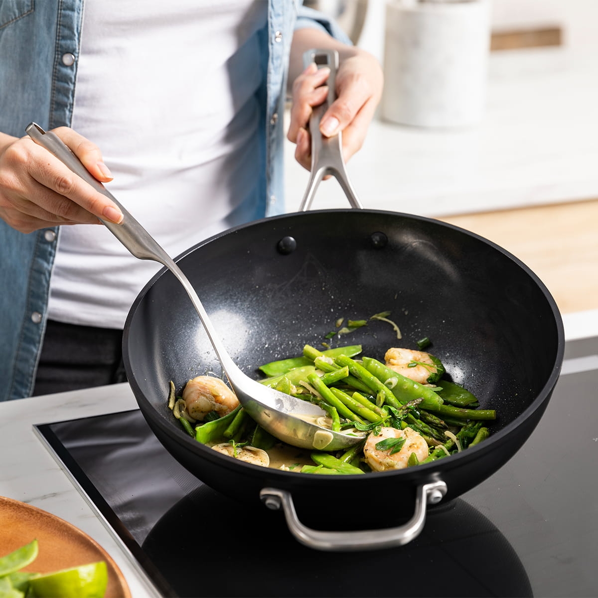 Wok na indukcję CC005696-001 w bakeshop.pl