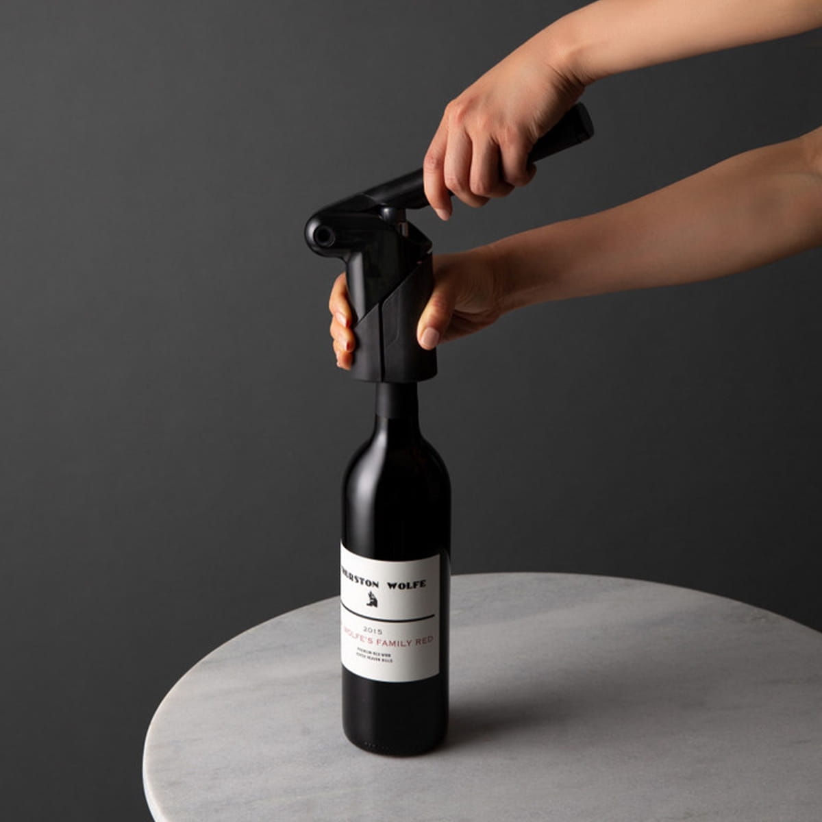 Designerski korkociąg dźwigniowy Axis jako prezent dla mężczyzny w bakeshop.pl