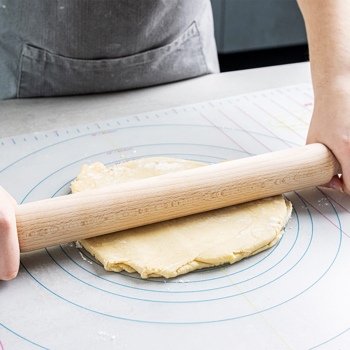 Solidny wałek do ciasta 40cm to niezbędny sprzęt w twojej kuchni w bakeshop.pl