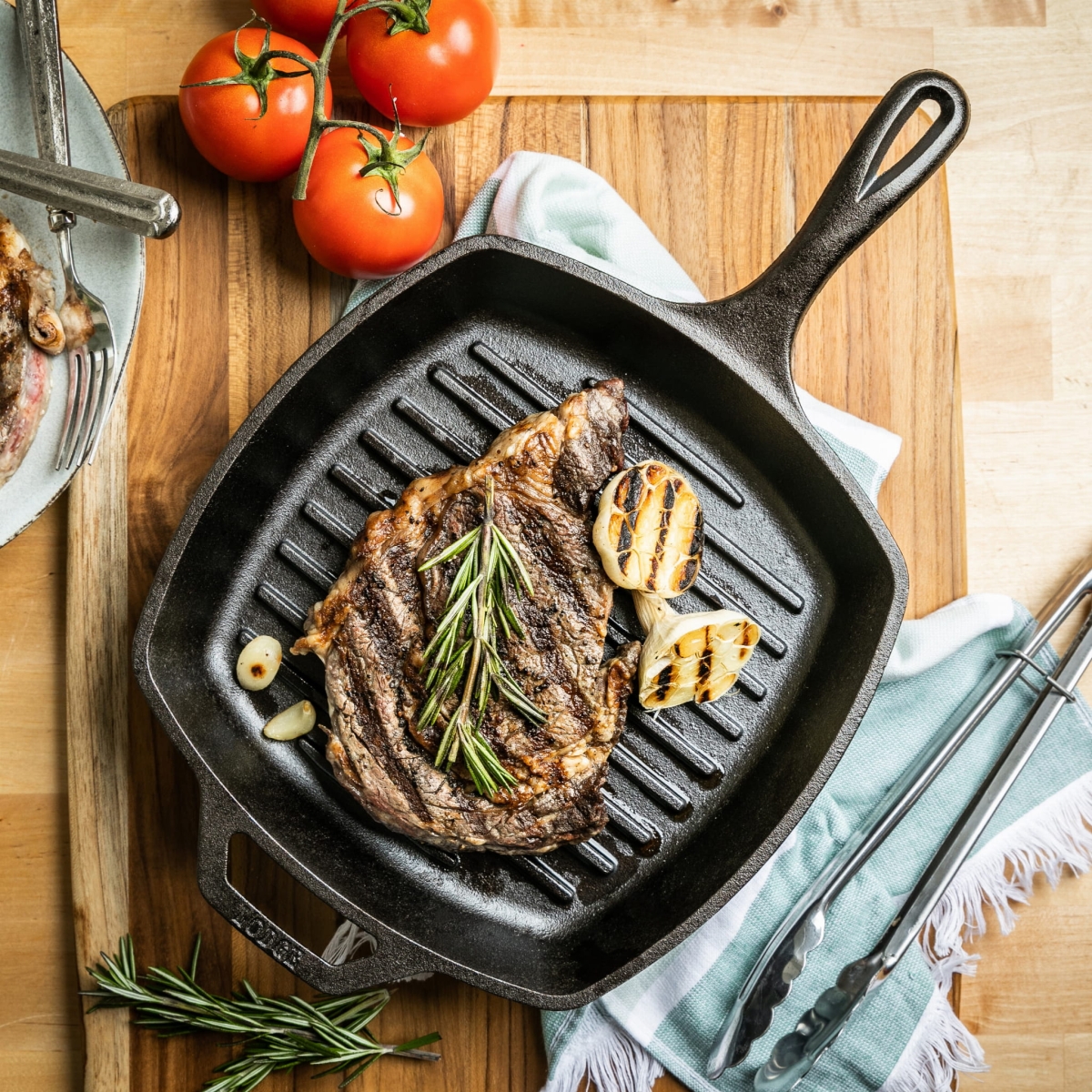 Patelnia żeliwna grillowa kwadratowa 26 cm / Lodge L8SGP3INT