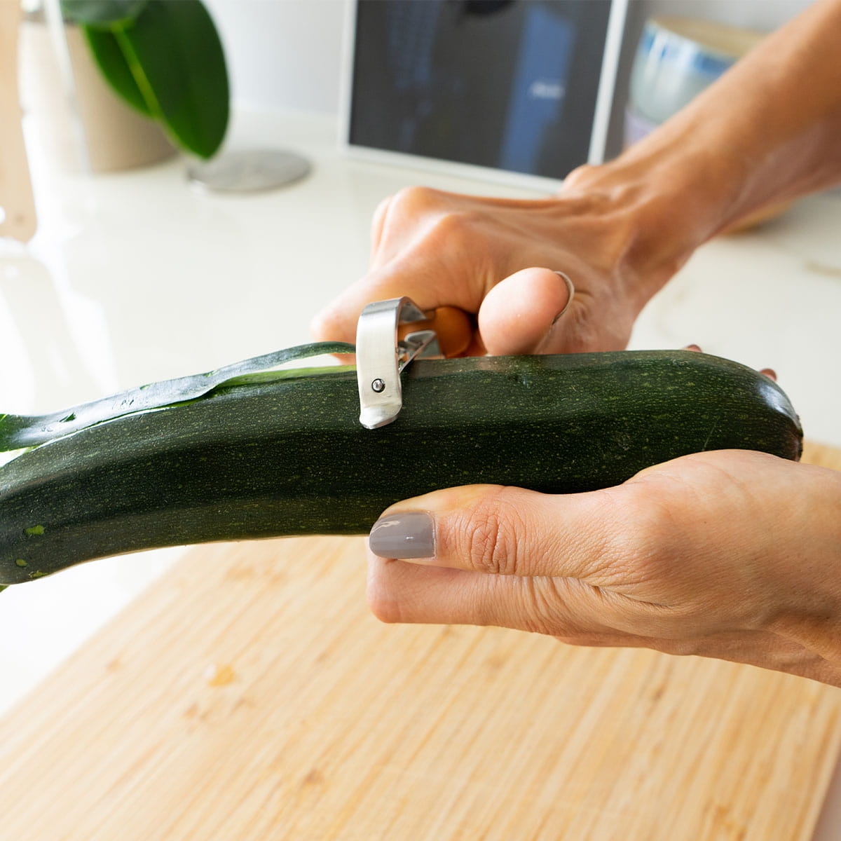 obieraczka do warzyw i owoców peel out Full Circle FC22707 w sklepie bakeshop.pl