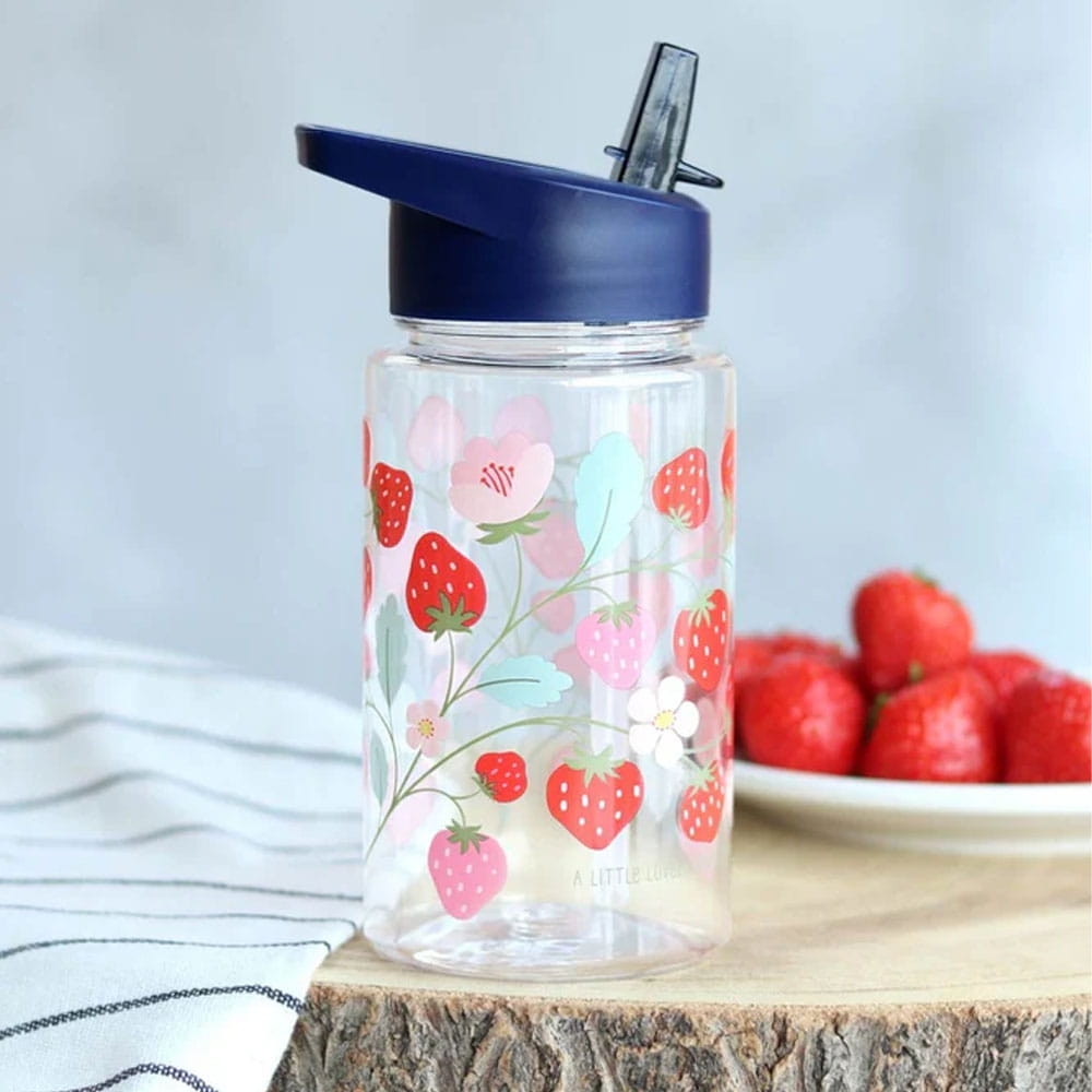 Butelka bidon na wodę dla dzieci STRAWBERRIES 450,l, marki A Little Lovely Company w sklepie bakeshop.pl