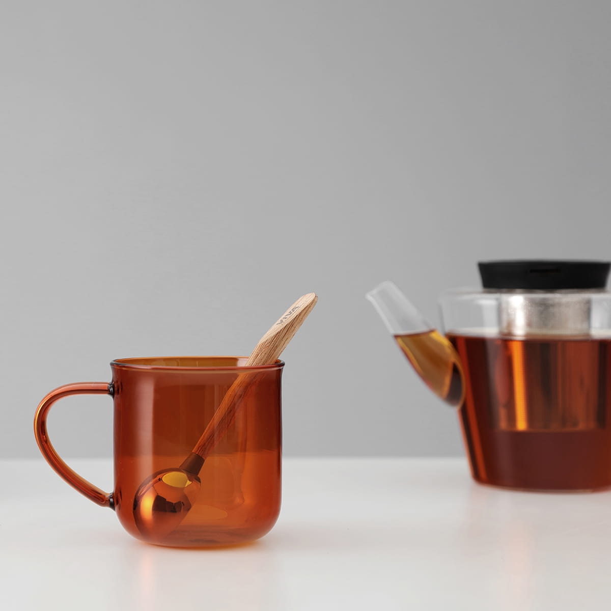 Kubek  z uchem w kolorze bursztynowym Minima Eva 400 ml V83060 znajdź na bakeshop.pl