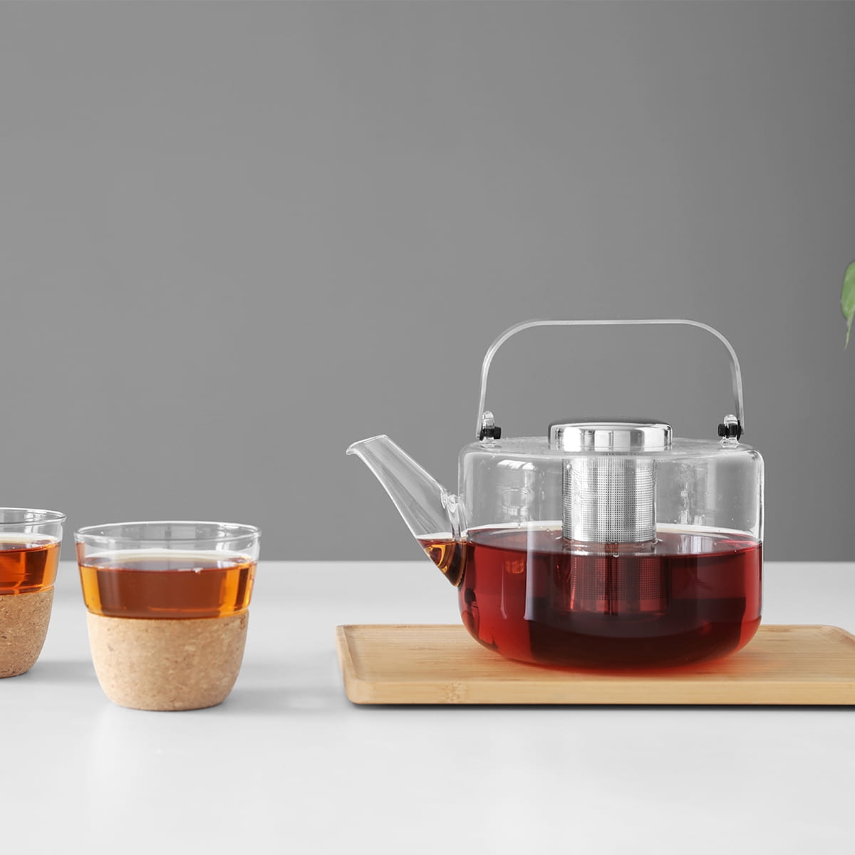 Szklany czajnik do herbaty z sitkiem Bjorn 1,3 L  V37901 dostępny na bakeshop.pl