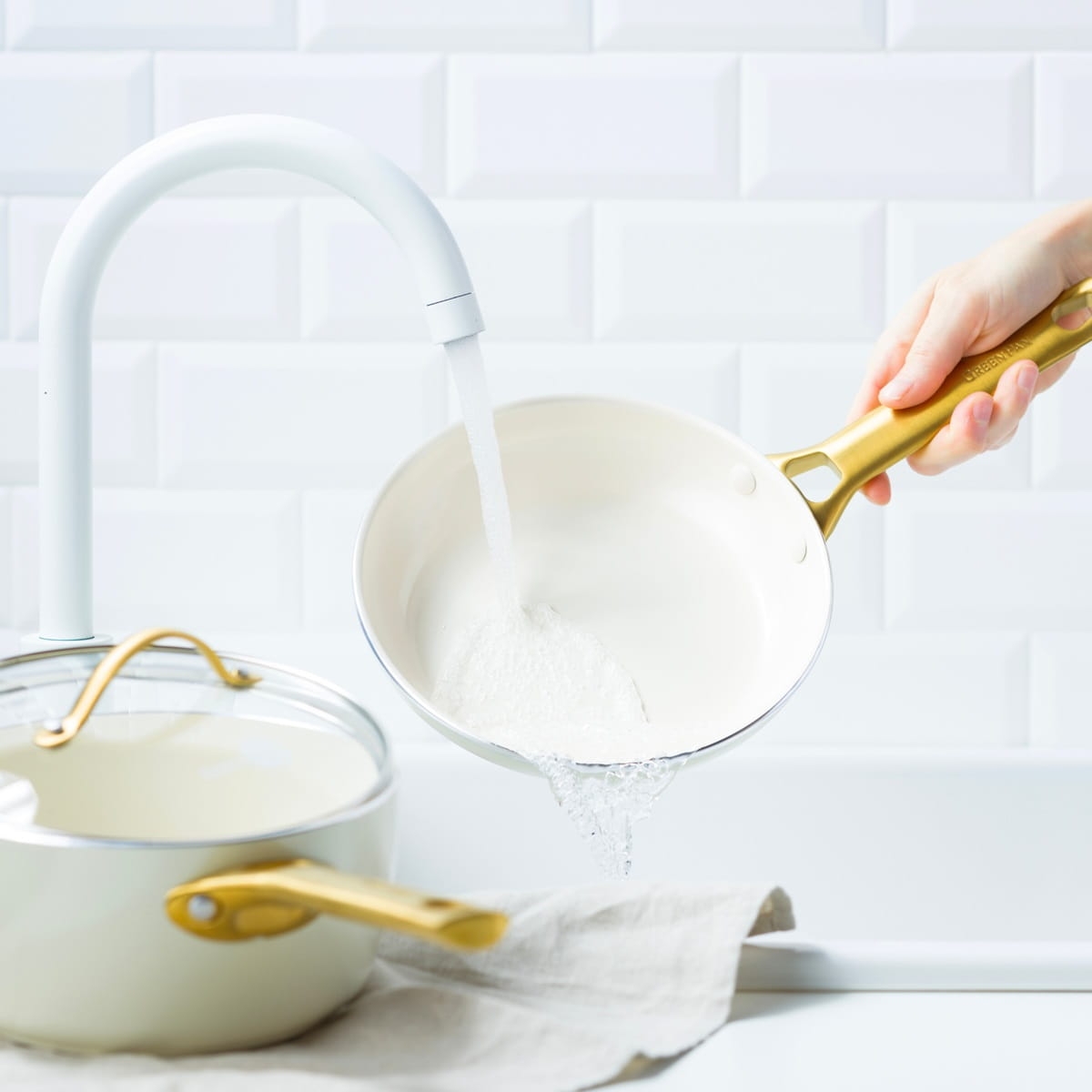 Patelnie i garnki Padova z łatwo myjącą powłoką non-stick CC008495-001 zobacz na bakeshop.pl