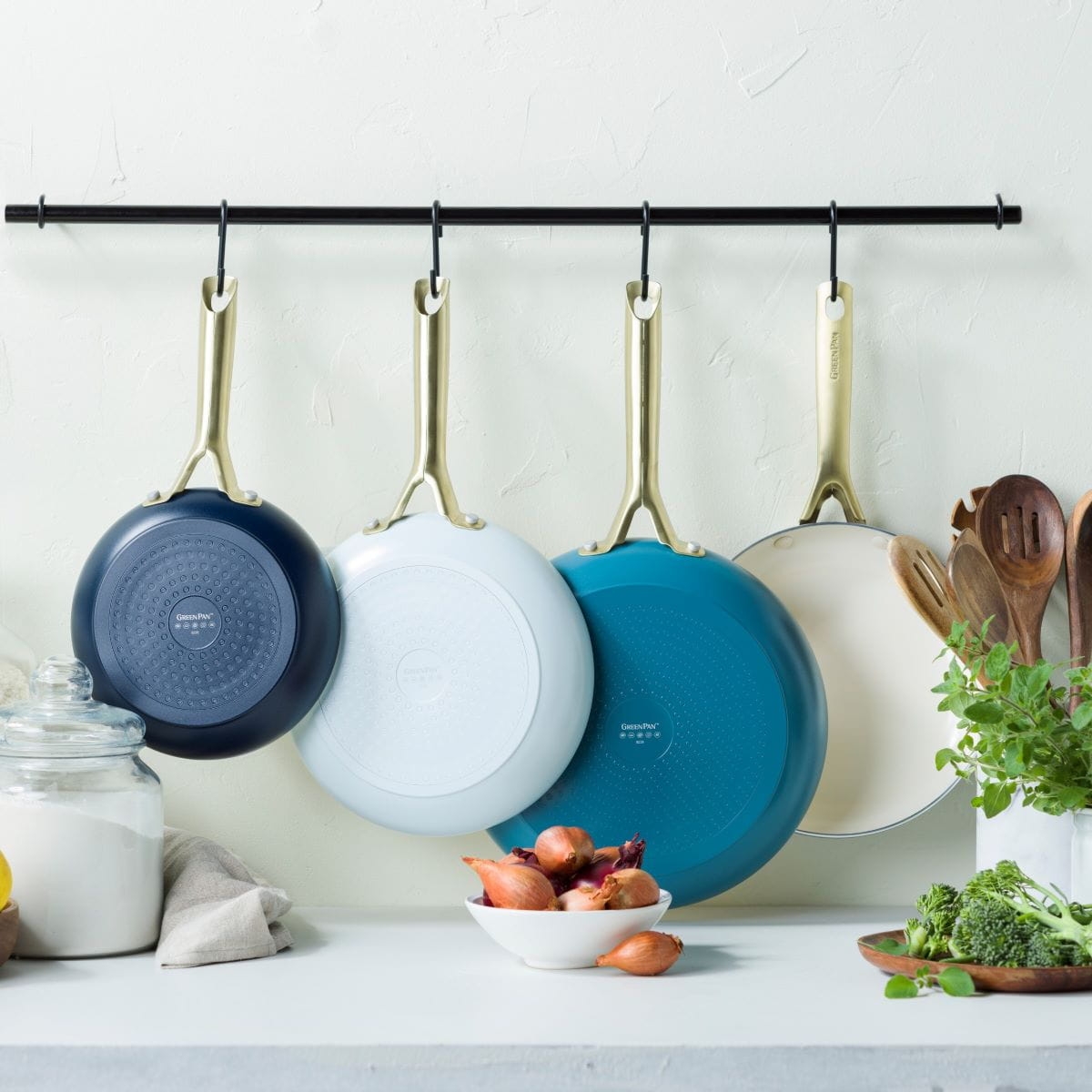 Zestaw 3 patelni z powłoką ceramiczną w uniwersalnych rozmiarach CC009019-001 zobacz już na bakeshop.pl