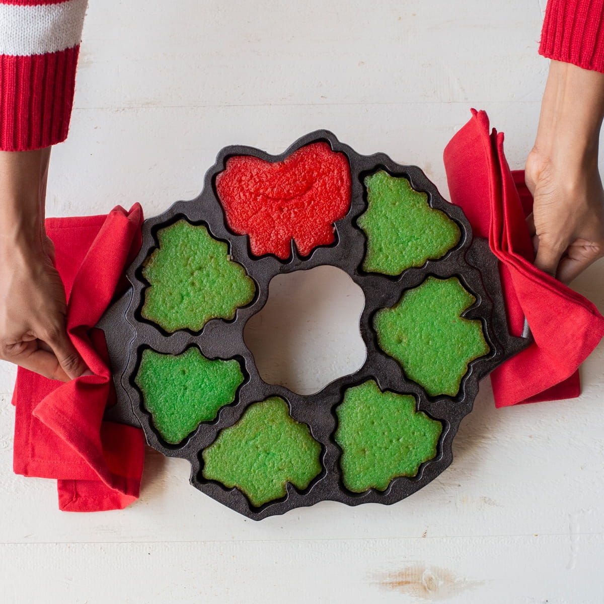 Forma z żeliwa w formie wieńca adwentowego BWHW zobacz na bakeshop.pl