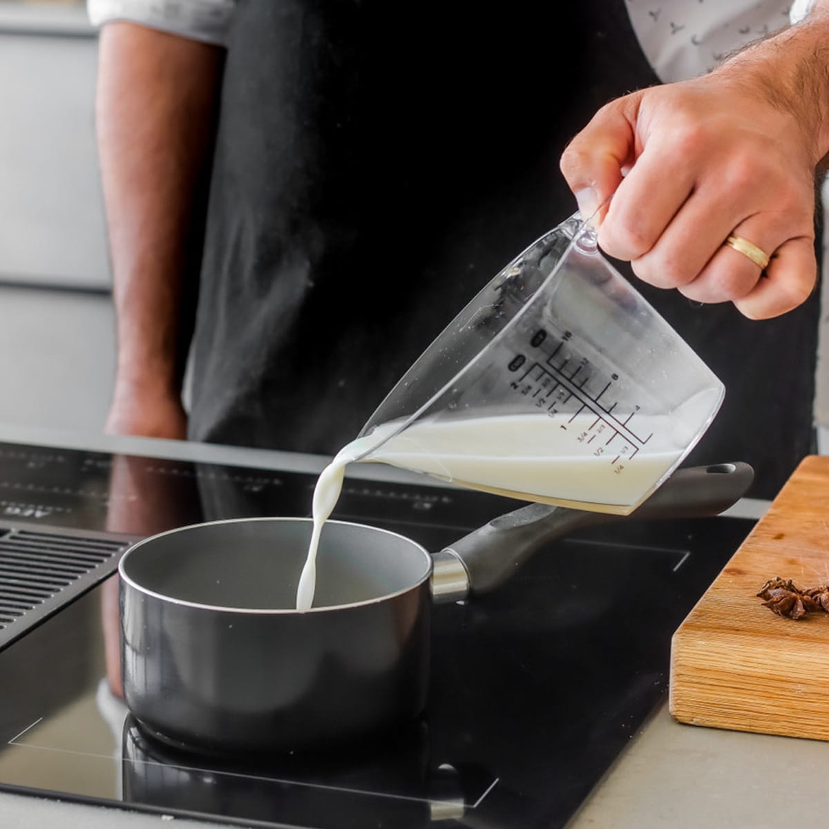 Rondelek do mleka z uchytem Stay-Cool MCMILKCER14 już na bakeshop.pl