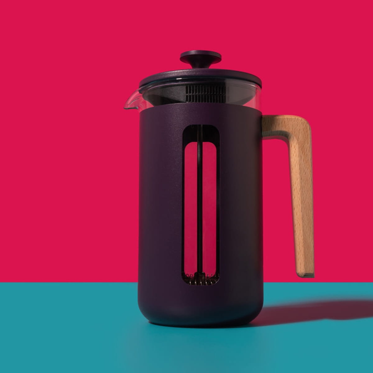 Fioletowy french press z drewnianą rączką LCPISA8CPPUR sprawdź na bakeshop.pl