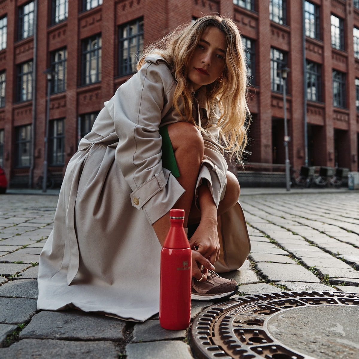 Stylowa butelka na wodę All-Day Slim Stanley 10-12069-120 teraz na bakeshop.pl