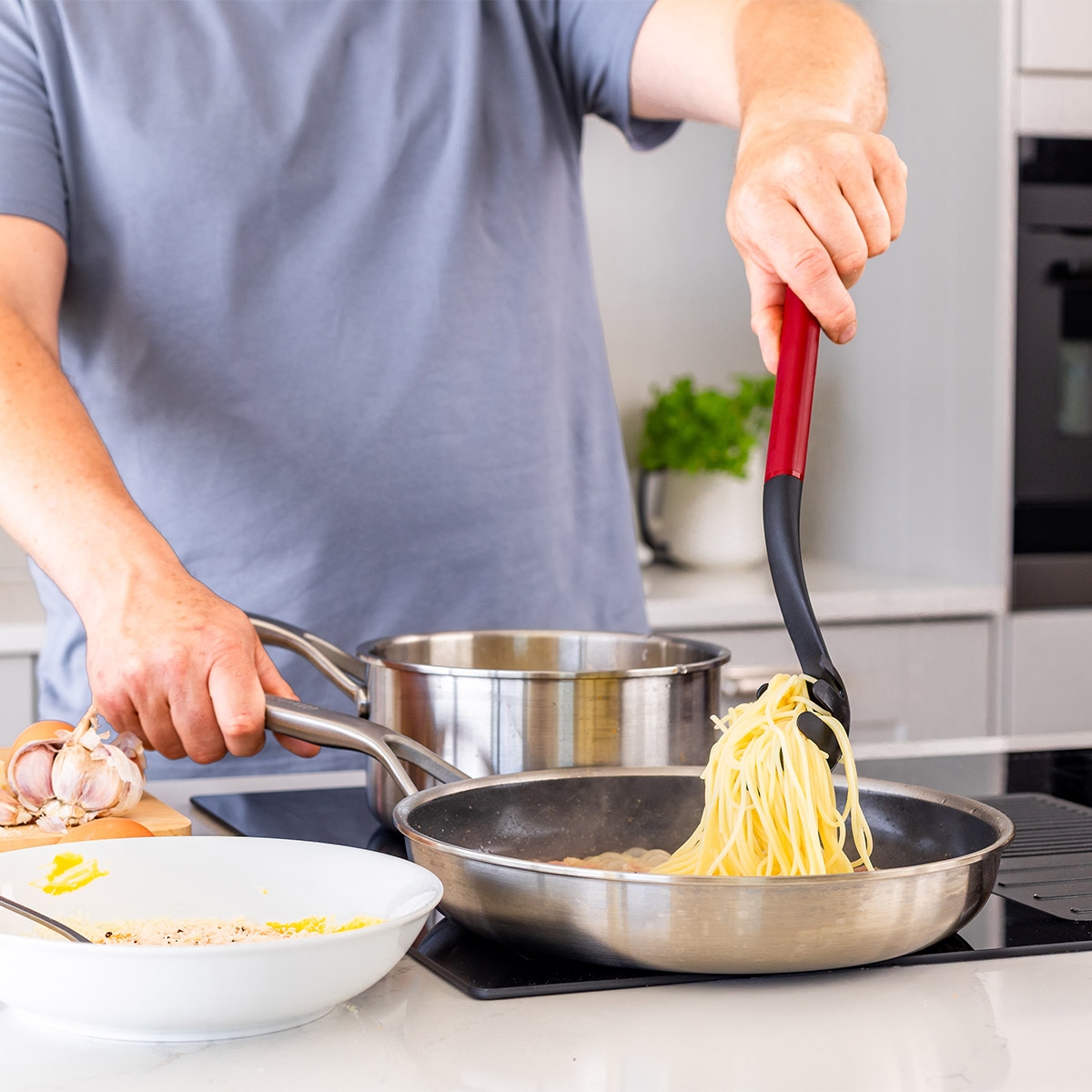 Narzędzie kuchenne KitchenAid do serwowania makaronu
