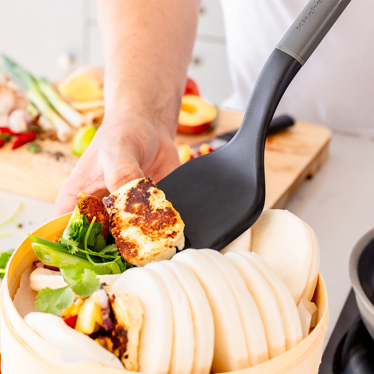 kuchenne narzędzie KitchenAid szara łopatka