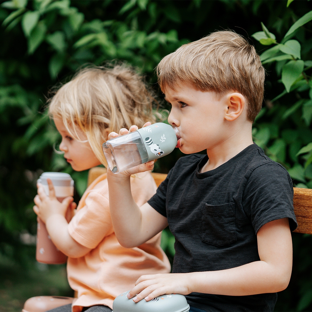 Butelka dla dzieci Monbento MB Positive S 330 ml z motywem szopa pracza