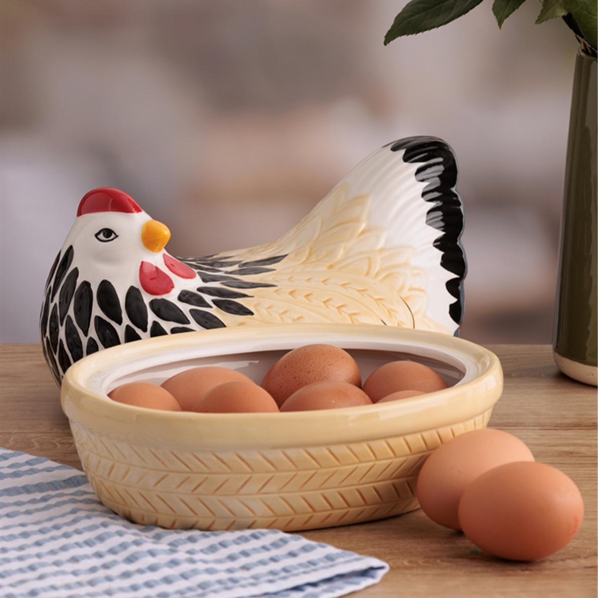 Ceramiczny pojemnik na jajka Mason Cash – forma kury z pokrywką