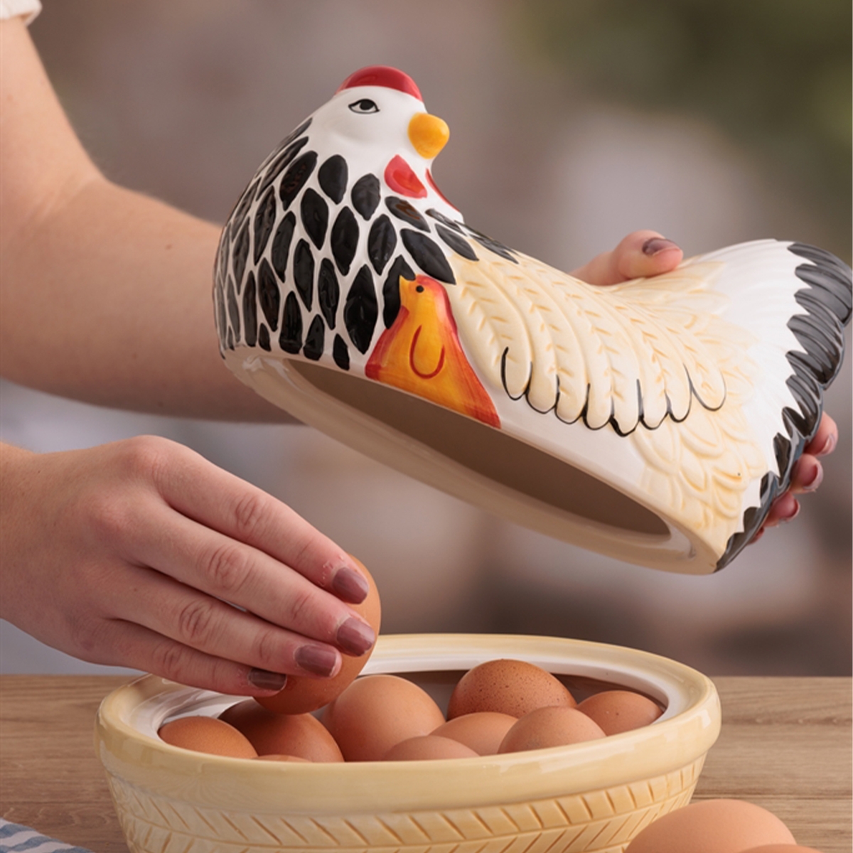 Pojemnik na jajka z pokrywką – funkcjonalne przechowywanie w kuchni