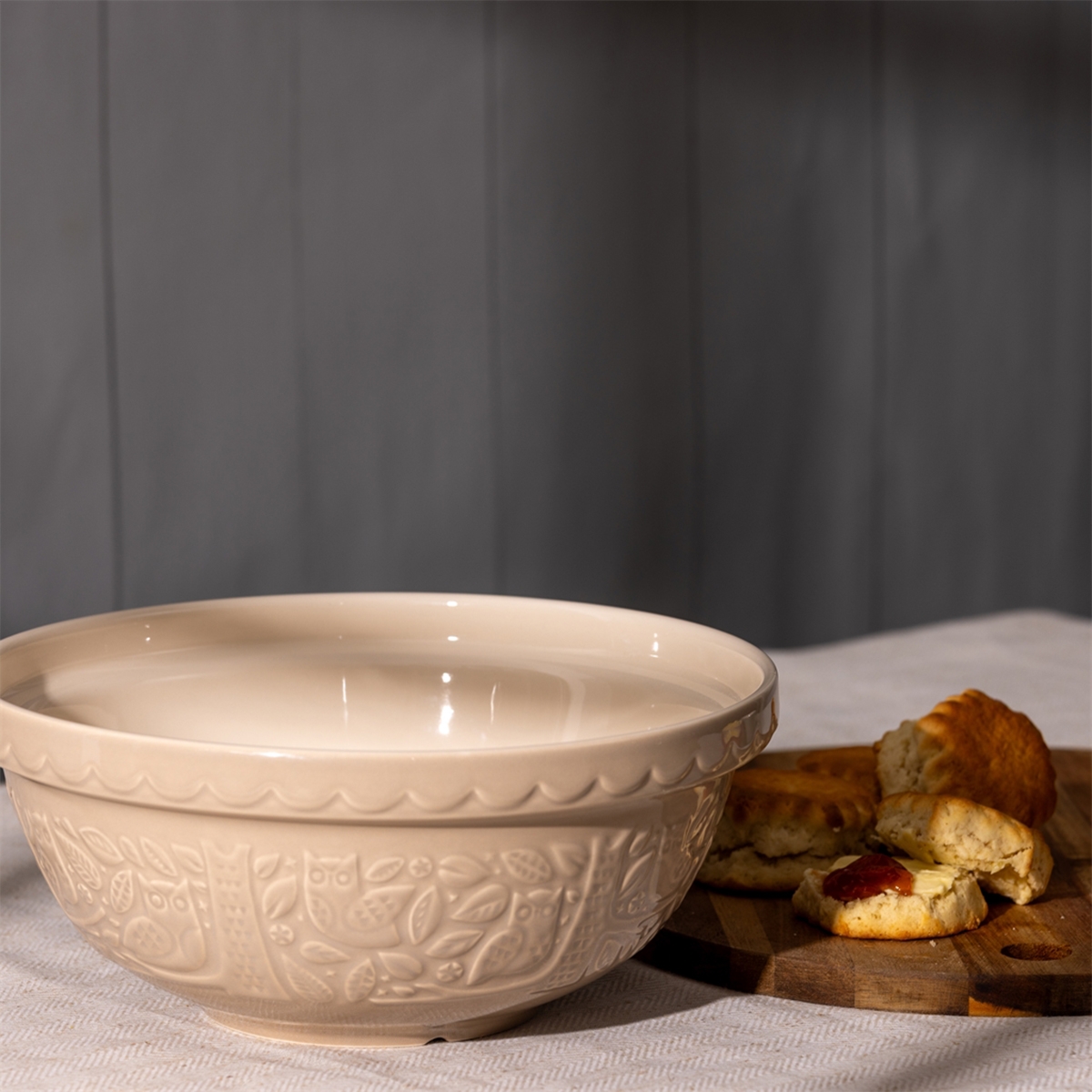 Tłoczone motywy sowy na misie Mason Cash In the Forest 26 cm – detal