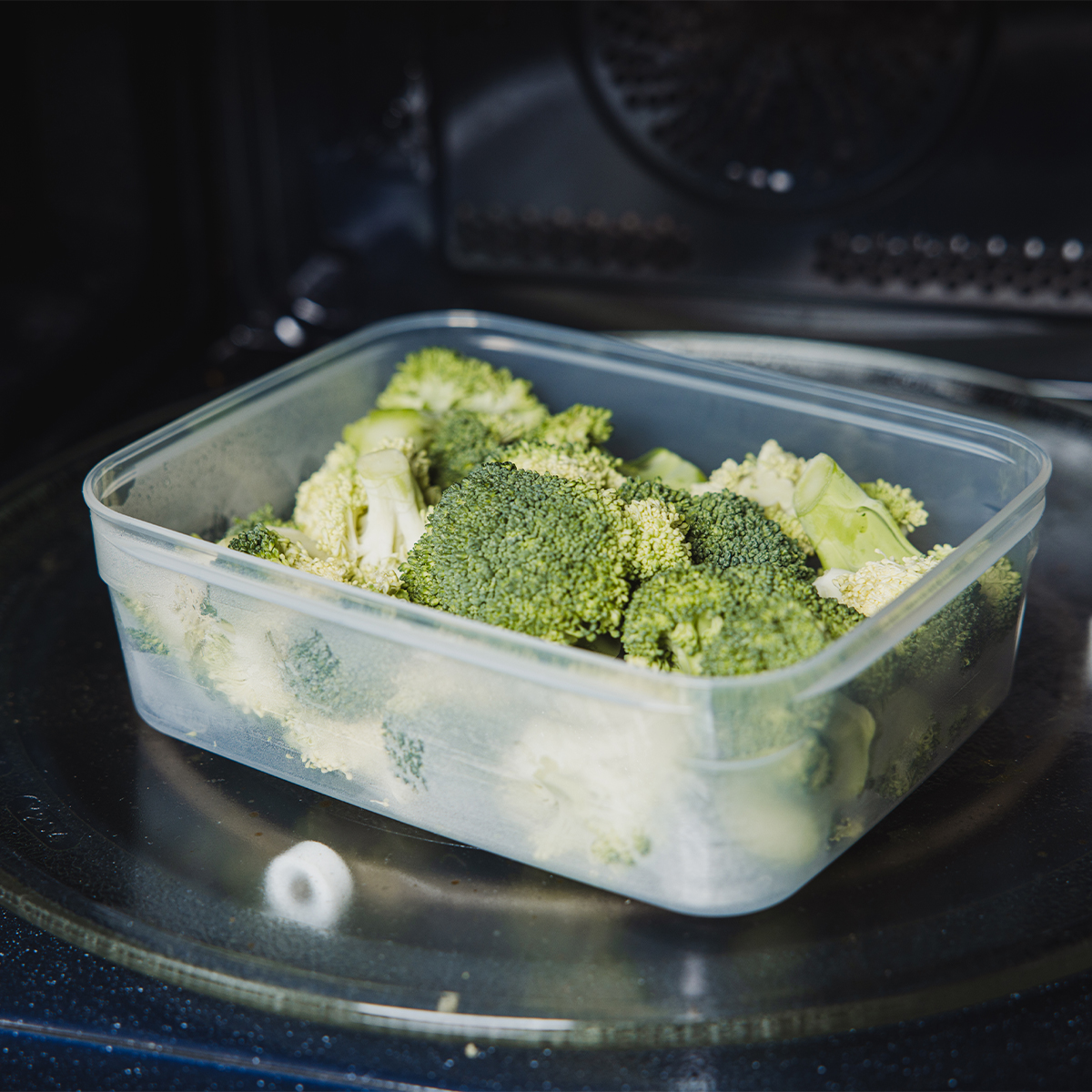 można używać w mikrofalówce (bez pokrywki)