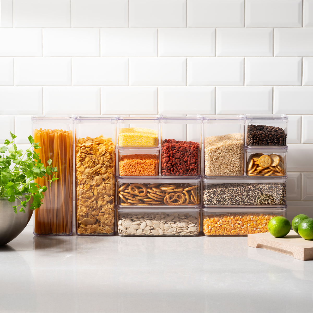 Funkcjonalny zestaw idealny dla osób ceniących porządek w kuchni i wygodne przechowywanie żywności każdego dnia.