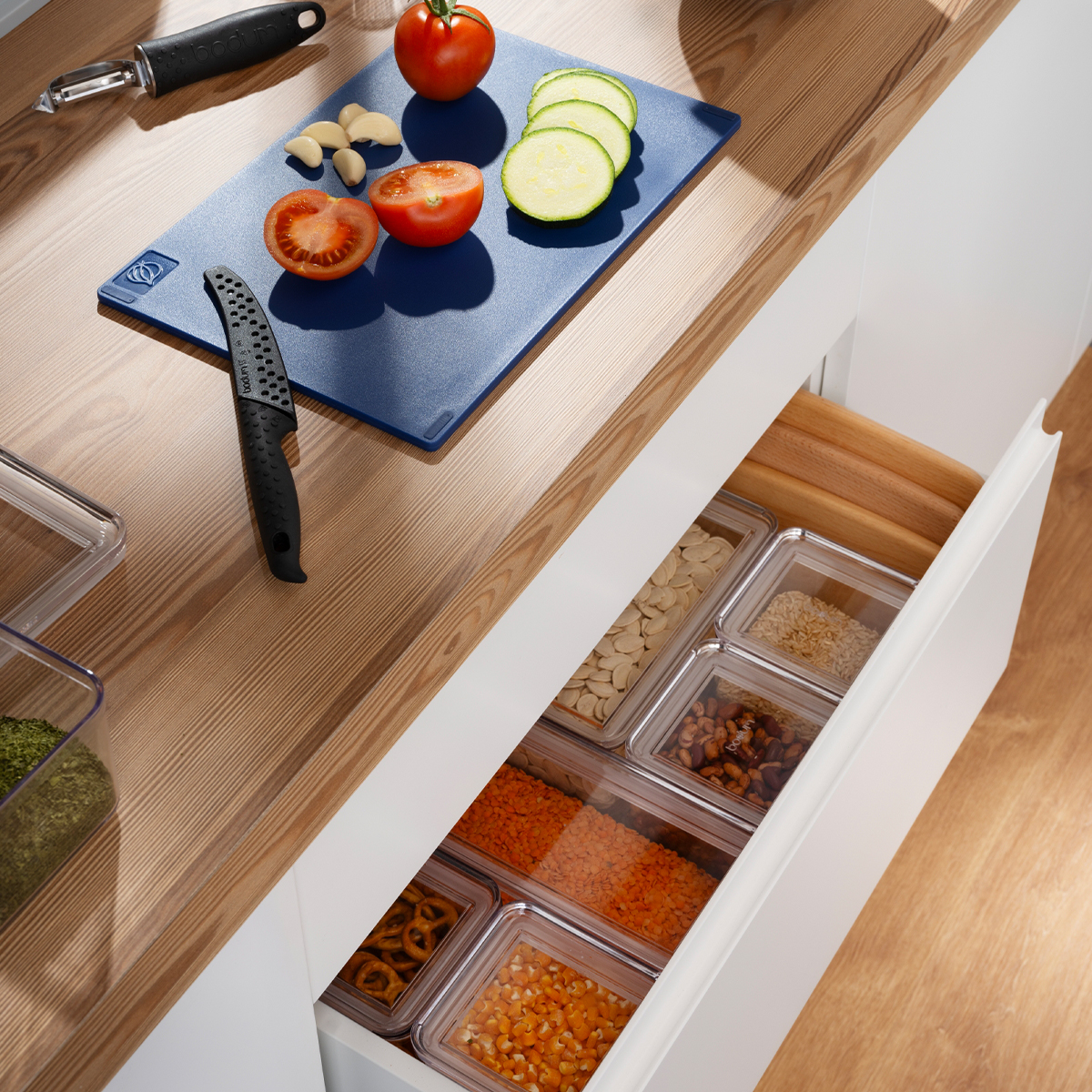 Funkcjonalny zestaw idealny dla osób ceniących porządek w kuchni