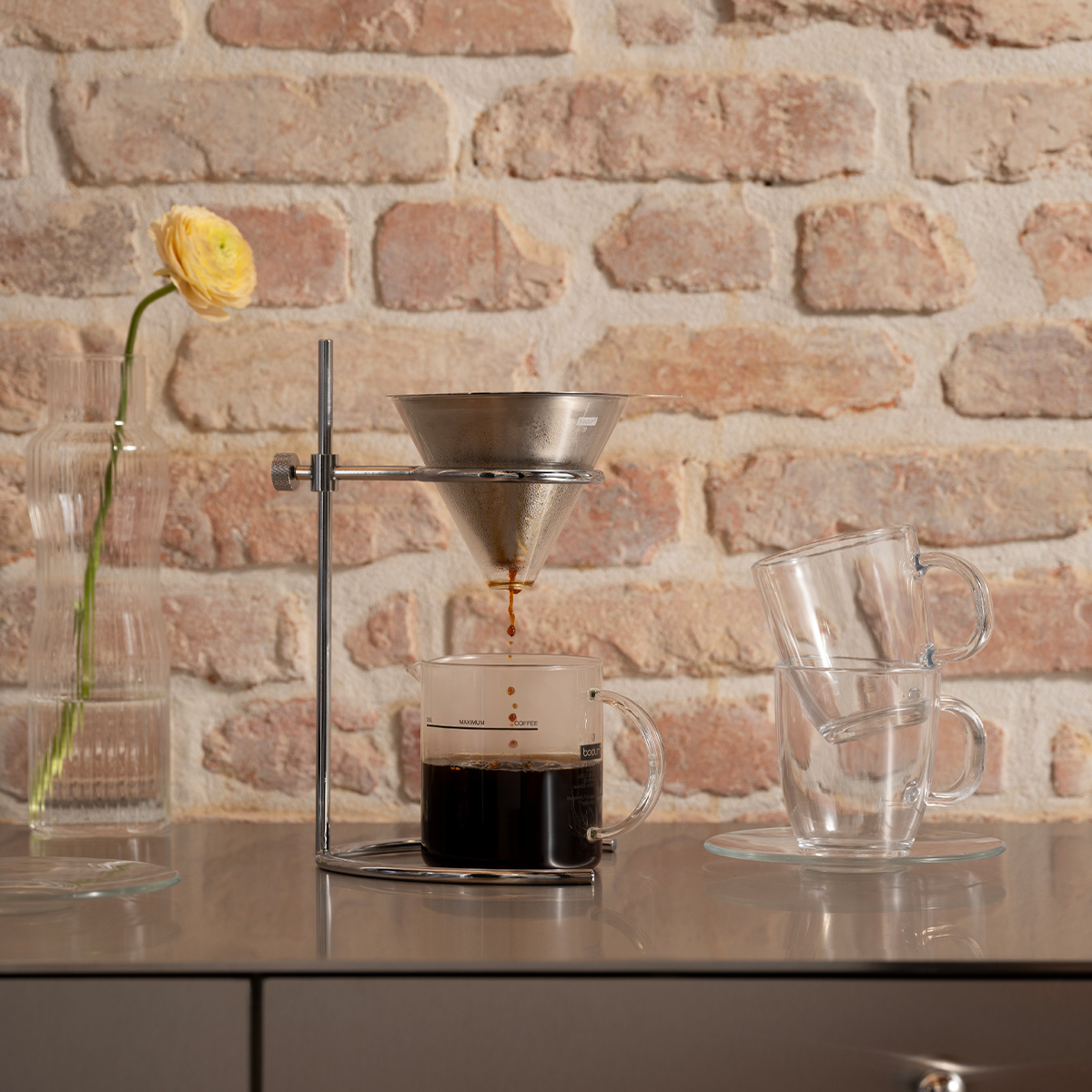 Pojemność 0,5 L to przygotowanie kilku filiżanek świeżej kawy.