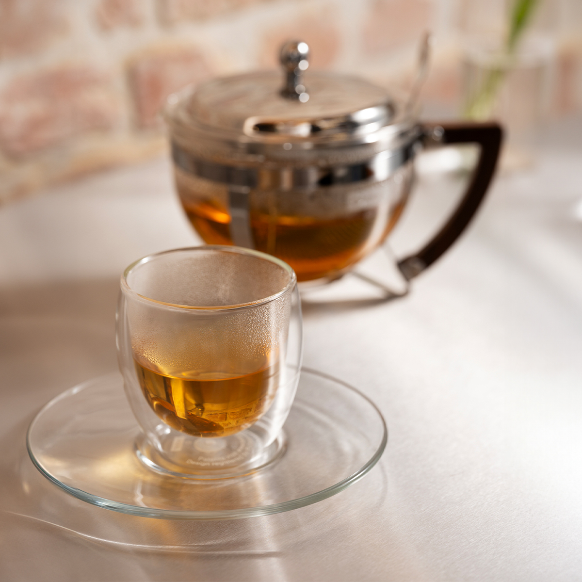 Dzięki zastosowaniu technologii podwójnych ścianek napój dłużej utrzymuje temperaturę, a zewnętrzna powierzchnia pozostaje komfortowa w dotyku.