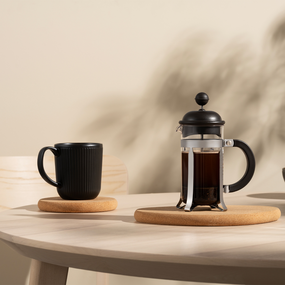 Minimalistyczne wykończenie w eleganckim czarnym kolorze