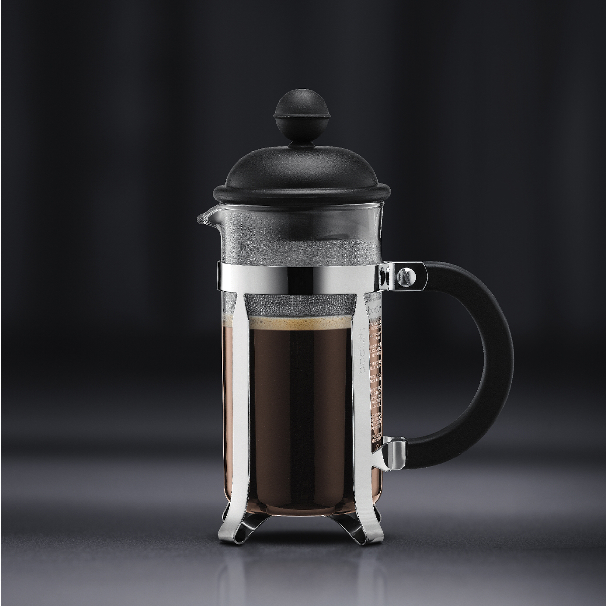 Kompaktowy i stylowy zaparzacz tłokowy przeznaczony do przygotowywania aromatycznej kawy metodą tradycyjną