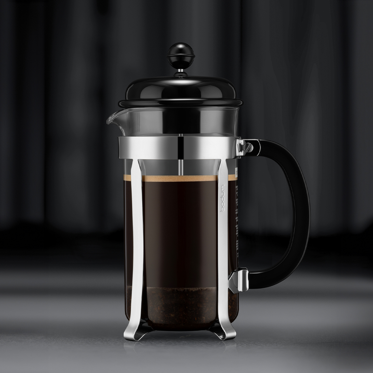 Solidna konstrukcja ze stali nierdzewnej - większa trwałość zaparzacza i stabilność podczas użytkowania.