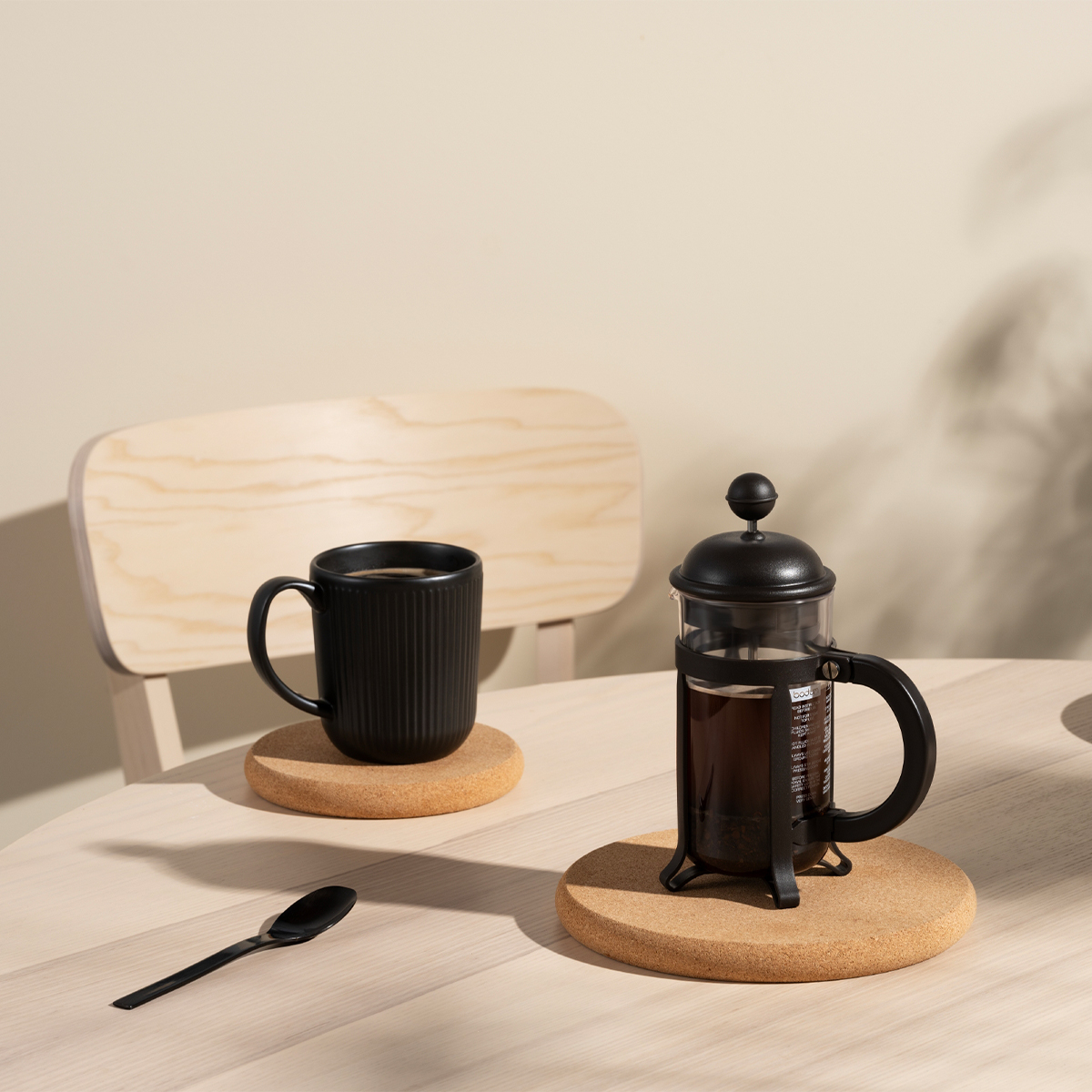 Czarny zaparzacz tłokowy Bodum Java do kawy