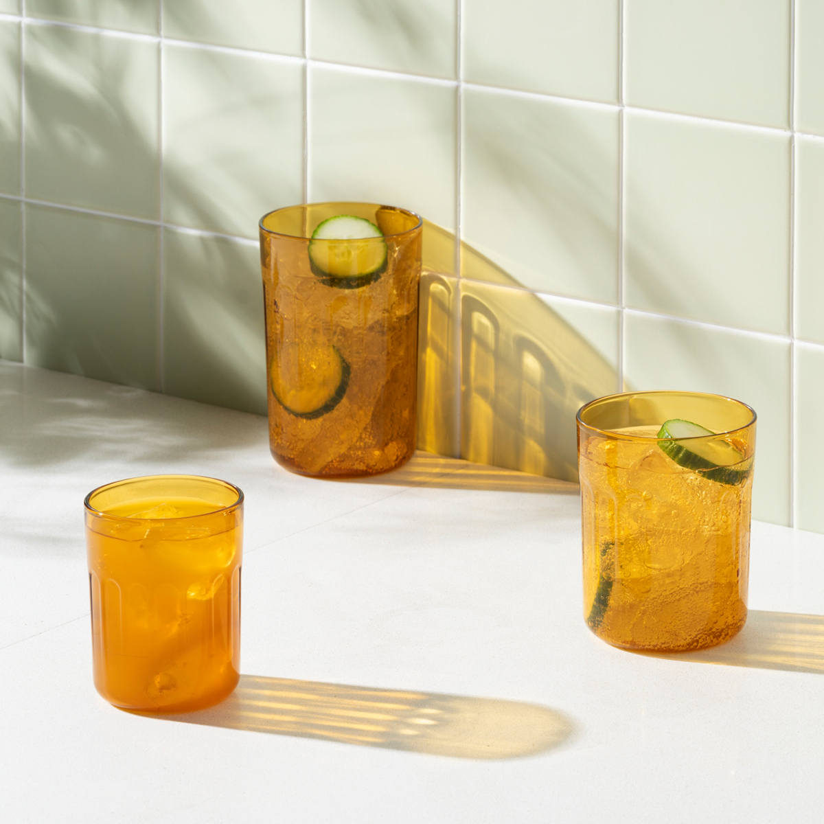 Pojemność 0,5 L sprawia, że szklanki idealnie nadają się do serwowania wody, soków, lemoniady oraz drinków.