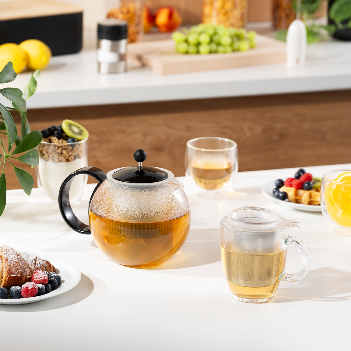 Szklany zaparzacz do herbaty Bodum Assam z czarnym uchwytem