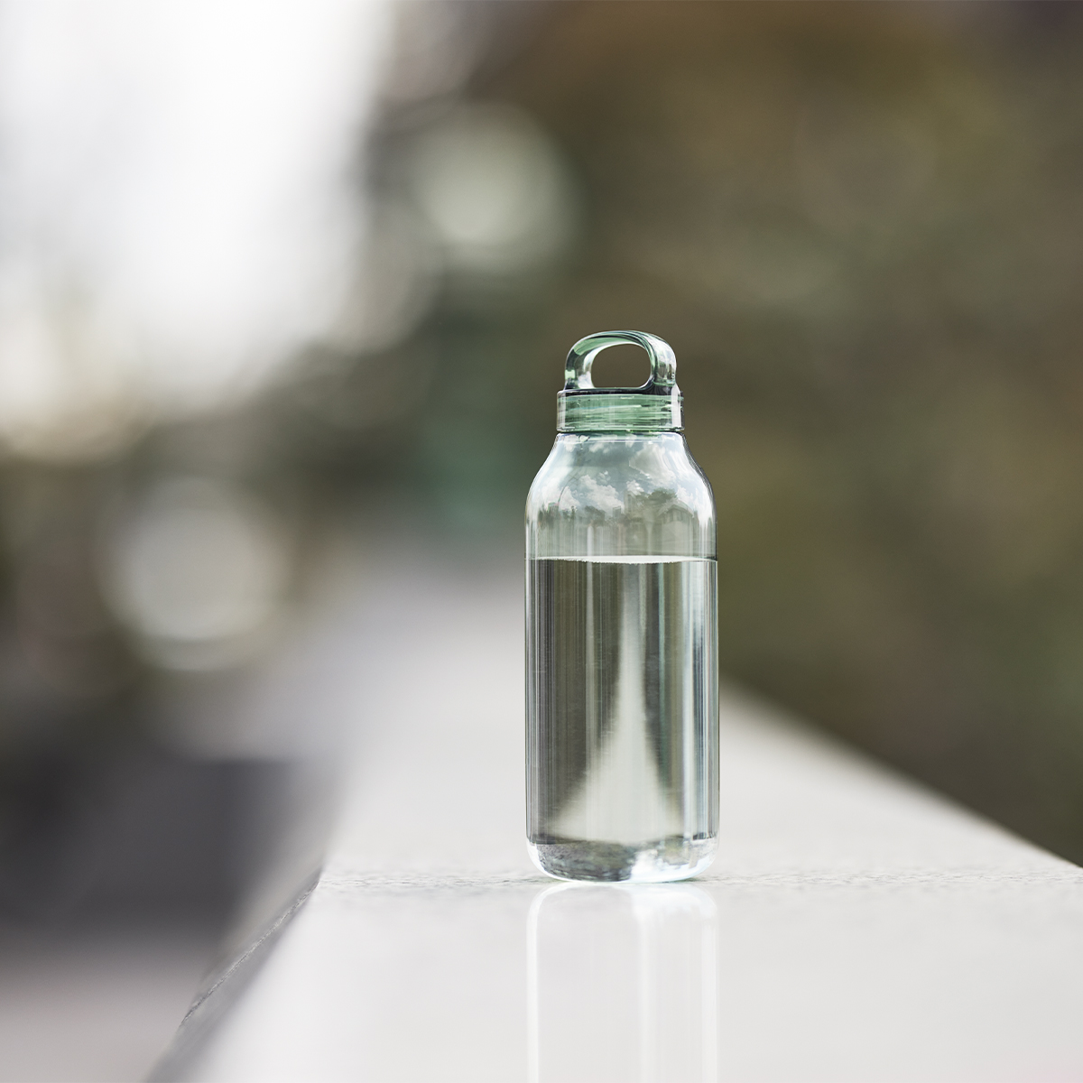 Butelka na wodę z uchwytem 500ml zielona KINTO