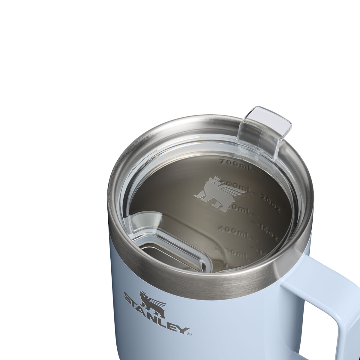Kubek posiada izolację próżniową pomiędzy ściankami, przezroczystą pokrywkę Tritan typu drink-through, wykonany ze stali nierdzewnej