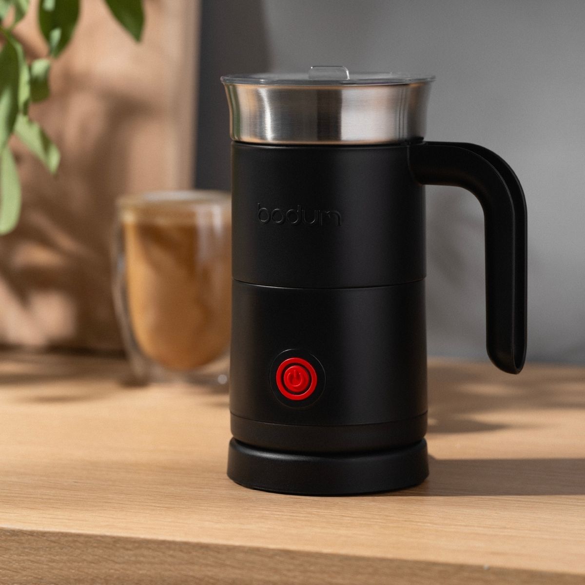 Spieniacz do mleka Bodum Barista z jednym wielofunkcyjnym przyciskiem do spieniania lub podgrzewania mleka