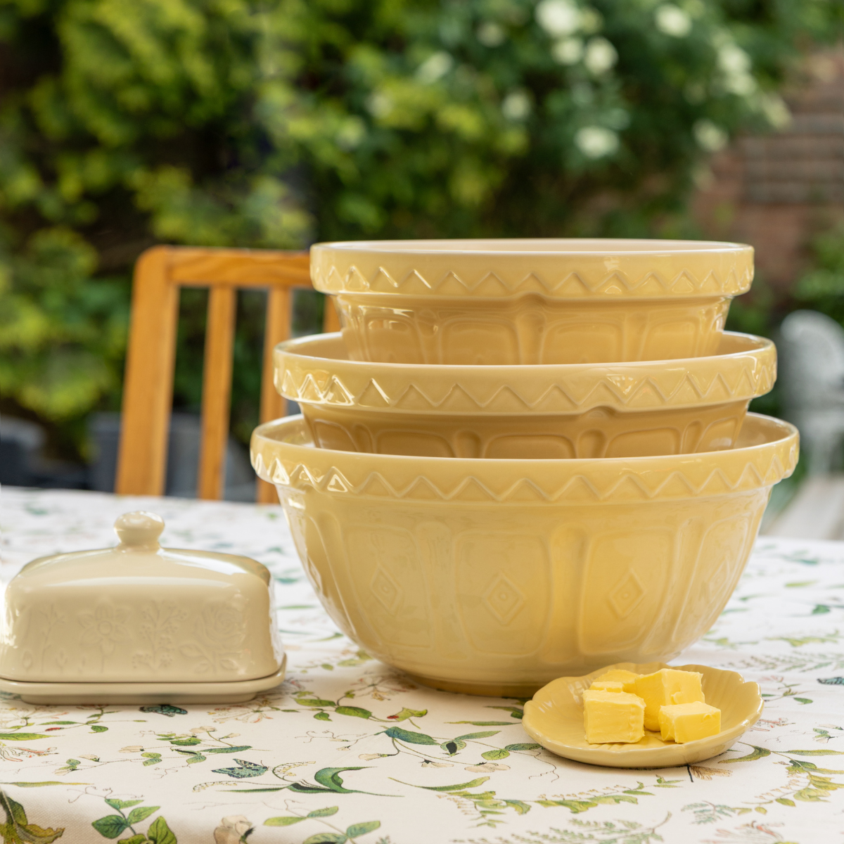 Ceramiczne miski kuchenne Mason Cash Colour Mix Yellow z dekoracyjnymi tłoczeniami